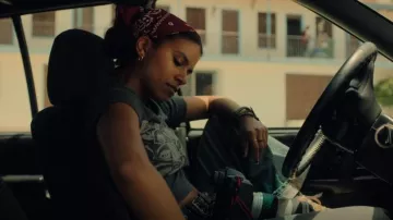 Minga London Lex Yeux Graph­ic Crop Top worn by Bo (Zazie Beetz) as seen in Black Mirror (S06E04)
