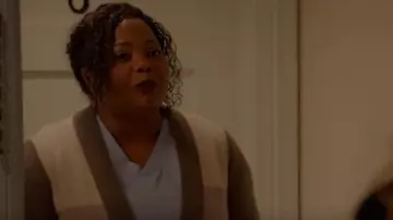 Charter Club Lux­u­ry Cash­mere Col­or­block Open Cardi­gan worn by Carla Price (Cocoa Brown) as seen in 9-1-1 (S01E02)