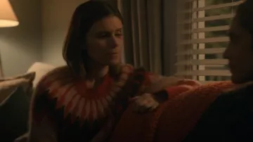 Suéter Erdem x H&M Fair Isle usado por Ashley Poet (Kate Mara) como se ve en la clase del '09 (S01E06)
