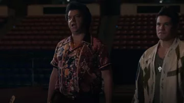 Dolce & Gabbana camisa de manga corta de seda usada por Jesse Gemstone (Danny McBride) como se ve en The Righteous Gemstones (S03E01)