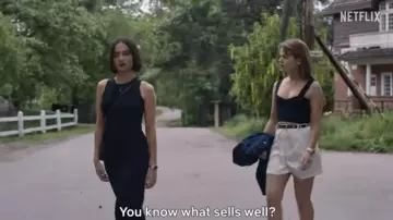 Le short porté par Lollo Millkvist (Alva Bratt) dans la série Barracuda Queens (Saison 1)