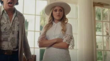 Alexis Liberty Vestido usado por Lindy Lissons (Jessica Lowe) como se ve en The Righteous Gemstones (S02E09)