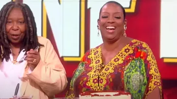 Sai SanKoh Zehra Diosa Kaftan usada por Melba Wilson como se ve en The View el 19 de junio de 2023