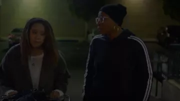 Sudadera Adidas Sudadera con capucha usada por Henrietta 'Hen' Wilson (Aisha Hinds) como se ve en 9-1-1 (S01E10)