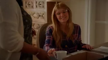 Blusa Rails Hunter usada por Abby Clark (Connie Britton) como se ve en 9-1-1 (S01E10)