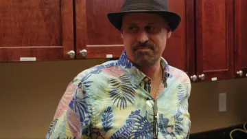 Izod Saltwater Relaxed Classis Athletic Fit Shirt worn by Gino Palazzolo as seen in 90 Day Fiancé: Before the 90 Days (S06E02)