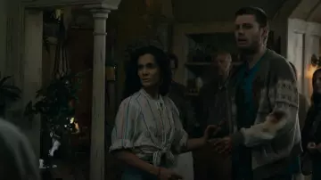 Anthropologie Pilcro The Bella Femme Button Down Long Sleeve Shirt usada por Fatima (Pegah Ghafoori) como se ve en From (S02E09)