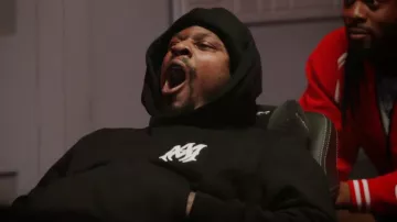 Sweat à capuche Amiri Core Logo porté par Marshawn Lynch vu dans Stars on Mars (S01E01)