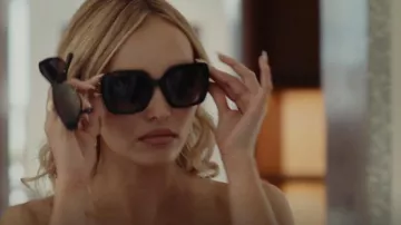 Gafas de sol Valentino VA4065 50018G usadas por Jocelyn (Lily-Rose Depp) como se ve en The Idol (S01E03)