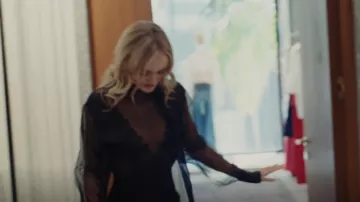 Mini vestido de manga larga de Valentino usado por Jocelyn (Lily-Rose Depp) como se ve en The Idol (S01E03)