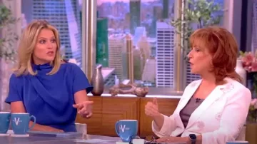 Cinq a Sept Khloe Heatset Daisies Blazer usado por Joy Behar como se ve en The View el 21 de junio de 2023