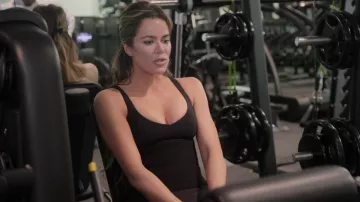 Débardeur Lululemon Align porté par Khloé Kardashian vu dans The Kardashians (S03E05)