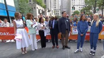 Gucci Sandalia deslizante con Horsebit usada por Savannah Guthrie como se ve en Today el 21 de junio de 2023