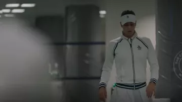 Veste de piste de tennis originale Penguin Contrast portée par Ajla Tomljanović vue dans Break Point (S01E06)
