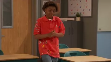 Ralph Lauren Polo en maille de coton éclaboussé de peinture porté par Dylan (JeCobi Swain) vu dans Raven’s Home (S06E09)