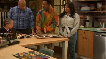 Cinq a Sept Marianna Crystal Floral Tie Front Button-Up Shirt worn by Raven Baxter (Raven-Symoné) as seen in Raven's Home (S06E09)