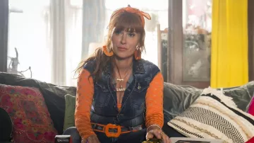 The large orange earrings worn by Morgane Alvaro (Audrey Fleurot) in the HPI series: High Intellectual Potential (S03E01)