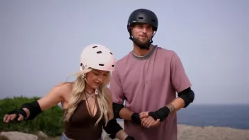 Logotipo de Acne Studios Camiseta de costillas usada por Zachariah Noble como se ve en Love Island (S10E18)