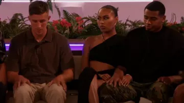 Meshki Paige Ruched Side Cut Maxi Dress porté par Ella Thomas comme on le voit dans Love Island (S10E18)