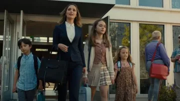 Rebecca Minkoff Mab Tote porté par Sylvia (Rose Byrne) comme on le voit dans Platonic (S01E07)