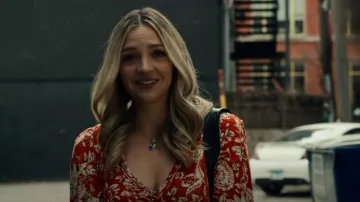 Free People Say the Word Floral Cotton Top usado por Natalie 'Sugar' Berzatto (Abby Elliott) como se ve en The Bear (S01E01)
