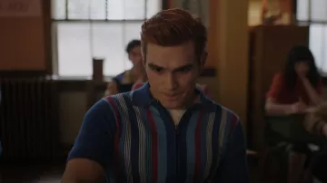Madcap England Capi­tol 60s Mod Stripe Zip Knit Po­lo worn by Archie Andrews (KJ Apa) as seen in Riverdale (S07E12)