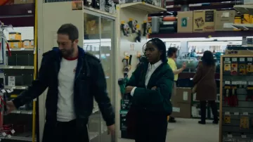 Chaqueta Paloma Wool Hokusai usada por Sydney Adamu (Ayo Edebiri) como se ve en The Bear (S01E02)