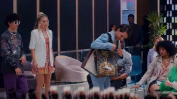 Redbubble Trapped Unicorn Medieval Tapestry Tote Bag porté par Marco Mejia (Ben J. Pierce) vu dans Glamorous (S01E01)