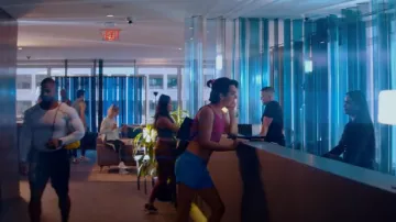 Débardeur uniqlo porté par Marco Mejia (Ben J. Pierce) vu dans Glamorous (S01E01)