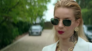 Gafas de sol Ray-Ban usadas por Irina (Iva Babić) como se ve en The Machine