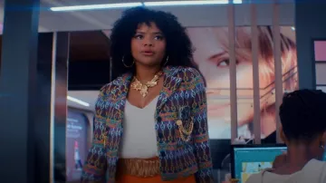 Chaqueta de cadena Smythe Box usada por Venetia (Jade Payton) como se ve en Glamorous (S01E06)