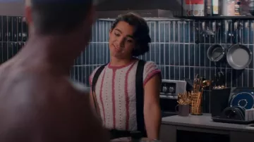 Suéter de Trade Winds International usado por Marco Mejia (Ben J. Pierce) como se ve en Glamorous (S01E08)