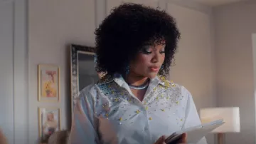 Dries Van Noten Camisa abotonada adornada con perlas usada por Venetia (Jade Payton) como se ve en Glamorous (S01E02)