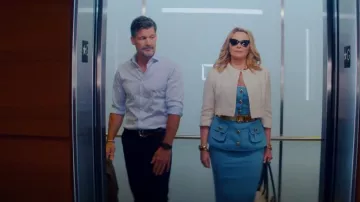 Saint Laurent Cat-eye Ac­etate Sun­glass­es worn by Madolyn Addison (Kim Cattrall) as seen in Glamorous (S01E02)