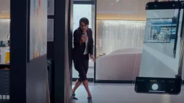 Sandalias Mule Alexander Mcqueen Punk 105mm - Azul usado por Marco Mejia (Ben J. Pierce) como se ve en Glamorous (S01E02)