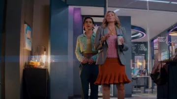 Givenchy Pleat­ed Rib-Knit Miniskirt worn by Madolyn Addison (Kim Cattrall) as seen in Glamorous (S01E02)
