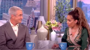 Zimmermann Devi a placé Paisley Balloon Sleeve Cotton Wrap Dress porté par Sunny Hostin comme vu dans The View le 23 juin 2023