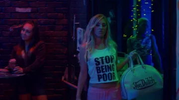 Bolso de bolos Von Dutch usado por Alyssasays (Lisa Gilroy) como se ve en Glamorous (S01E02)