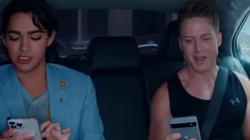 Under Armour Tank Top usado por Parker (Graham Parkhurst) como se ve en Glamorous (S01E01)
