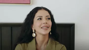 La Raffine 14K chapado en oro en relieve Cabeza de león Metal Tótem barroco exagerado Aretes de estilo vintage usados por Jasmine Pineda como se ve en 90 Day Fiancé: Before the 90 Days (S06E04)