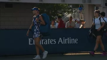 Vestido de tenis original de malla de malla de estampado floral de pingüino usado por Ajla Tomljanović como se ve en Break Point (S01E08)