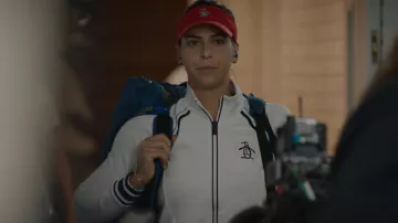 Original Penguin Ladies Piped Sports Jacket usada por Ajla Tomljanović como se ve en Break Point (S01E08)