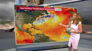 Ann Taylor La robe fourreau à col carré Scooped portée par Stephanie Abrams vue dans CBS Mornings le 20 juin 2023