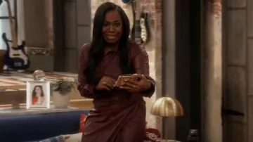 Simkhai Mara Vestido de piel sintética usado por Harper Bettencourt (Laci Mosley) como se ve en iCarly (S03E05)