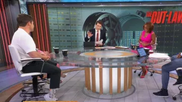 Le pantalon Andamane Gladys en viscose rose rose porté par Nina Dobrev vu dans CBS Mornings le 20 juin 2023