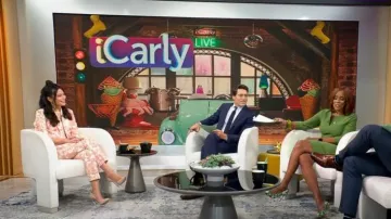 Pantalon L’Agence Ludivine en Rose Tan Multi porté par Miranda Cosgrove vu dans CBS Mornings le 22 juin 2023