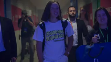 Asics Pocket Short Sleeve Top porté par Iga Świątek vu dans Break Point (S01E09)