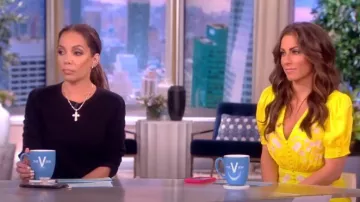 Veronica Beard Waldorf Tee usada por Sunny Hostin como se ve en The View el 26 de junio de 2023