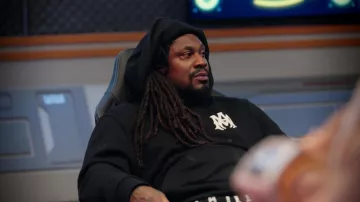 Sweat à capuche en coton imprimé logo Amiri en noir porté par Self - Candidate (Marshawn Lynch) dans Stars on Mars (S01E04)