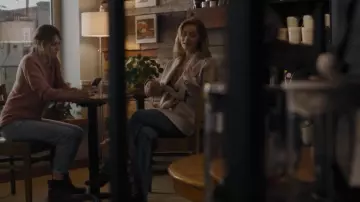 Manteau Max Mara Alicia porté par Missy (Sharon Lawrence) vu dans Joe Pickett (S02E04)